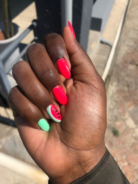 Beach Ball Nails Designs, Short Nail Inspo Non Acrylic, Red Watermelon Nails, Watermelon Inspired Nails, Watermelon Design Nails, Watermelon Short Nails, Watermelon Colored Nails, Neon Watermelon Nails, Watermelon Fingernails