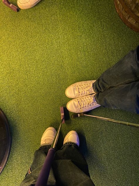 Mini Golf Date Aesthetic, Golf Date Aesthetic, Mini Golf Pictures, Mini Dates Ideas, Friend Dates Aesthetic, Mini Golf Aesthetic, Mini Date Ideas, Couple Date Aesthetic, Date Night With Friends