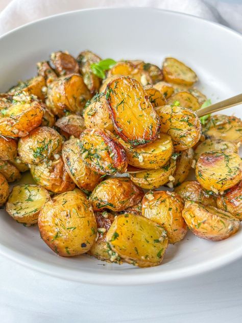 Roasted Dill Potatoes Lemon Dill Potatoes, British Roasted Potatoes, Golden Yukon Potatoes Recipes, Bbq Potatoes Recipes, Potato Medley Recipe, Roasted Potatoes Recipes, Delmonico Potatoes, Retreat Recipes, Parmesan Smashed Potatoes