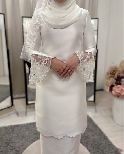 Kurung Nikah, Baju Kurung Moden Style, Muslim Wedding Gown, Eid Fashion, Wedding Groomsmen Attire, Nikah Outfit, Muslimah Wedding Dress, Nikah Dress, Muslimah Wedding