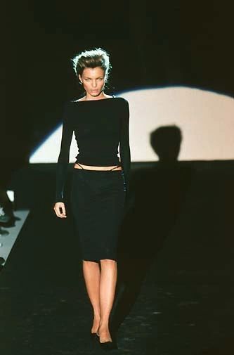 Tom Ford Runway, Tom Ford Gucci, Gucci Runway, 90s Runway Fashion, Runway Fashion Couture, Outfit 90s, Top Skirt Set, Strappy Top, Minimal Outfit