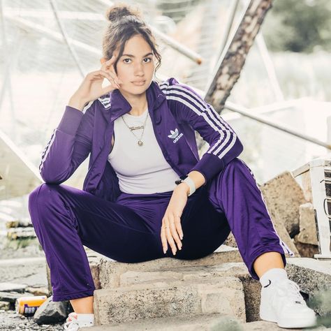 adidas girlzzz - Shiny Sports Shiny Sports, Adidas Activewear, Adidas Sweatpants, Weight Workout Plan, Raincoats For Women, Baggy Pant, Firebird, Fashion Pictures, Active Wear