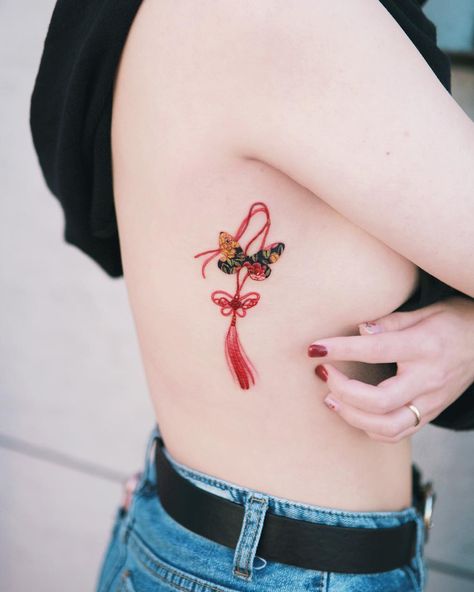 🌻 시온 on Instagram: “A red-knotted butterfly norigae on her side. . . #tattooistsion” Small Girly Tattoos, Knot Tattoo, Diy Tattoo, Baby Tattoos, Aesthetic Tattoo, Rib Tattoo, Piercing Tattoo, Mini Tattoos, Love Tattoos