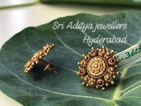 Nakshi Studs Gold, Nakshi Studs, Temple Jewellery Earrings, Small Earrings Gold, Gold Earrings Indian, Neck Pieces Jewelry, Gold Jewelry Outfits, Gold Earrings Models, Modern Gold Jewelry