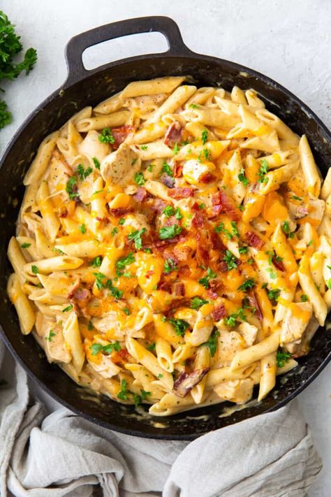 Crack Chicken Pasta - Easy Chicken Recipes Baked Chicken Pasta Recipes, Panini Recipes Chicken, Easy Skillet Dinner, Cheesy Chicken Spaghetti, Skillet Dinner Recipes, Pasta Easy, Creamy Chicken Pasta, Chicken Skillet Recipes, Chicken Pasta Bake