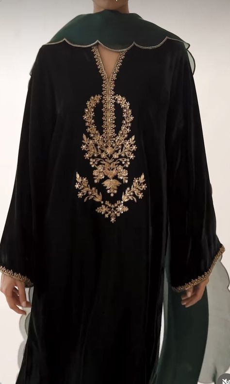 Pakistan Kurti, Black Velvet Suit, Velvet Suit Design, Sania Maskatiya, Wedding Outfits For Women, Embroidery Fashion Detail, Velvet Dress Designs, Kurti Pant, Computer Basic