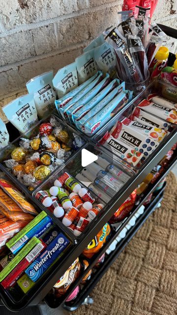 Catherine Benson on Instagram: "November 1st marks the start of Christmas shopping—time to stock the snack cart for delivery drivers! 📦❤️🏠☺️ 

#asmr #snackcart #restock #amazon #momlife #sweetgestures #deliveryheroes #givingback" Snack Wagon Ideas, Snacks For Amazon Drivers, Office Snacks For Employees, Snack Cart For Delivery Drivers, Delivery Driver Snack Cart, Driver Appreciation Ideas, Snacks For Delivery Drivers, Delivery Driver Snack Basket, Snack Cart Ideas