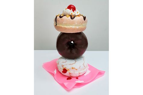 Lyman Allyn Museum displays oversized, hyperrealistic sculptures of sweet treats by Peter Anton Donut Sculpture, Peter Anton, Cake Pillars, Candy Decorations Diy, Food Sculpture, Pink Icing, Museum Displays, Art Heart, Fake Bake