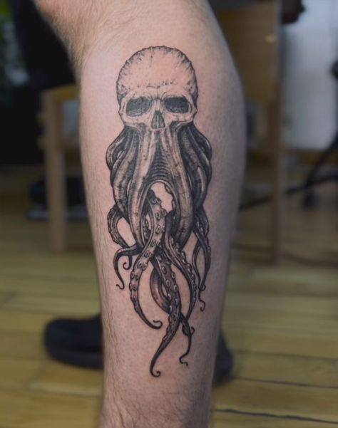 Eldritch Horror Tattoo, Lovecraft Tattoo Ideas, Mythical Tattoos, People Tattoos, Cthulhu Tattoo, Hellboy Tattoo, Husband Tattoo, Getting A Divorce, Dnd Items