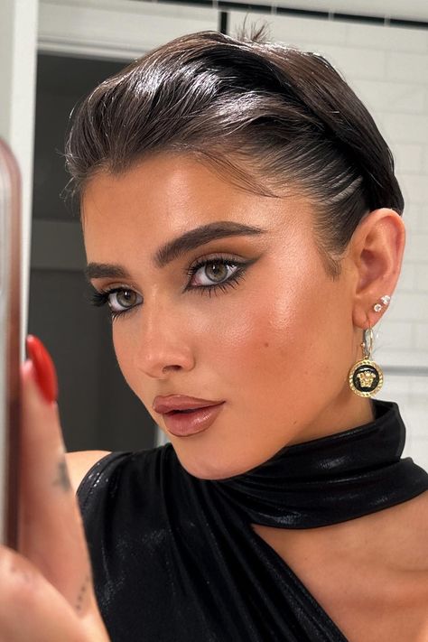 This look is everything 🖤💫 Date Night Beauty, Cocktail Party Makeup, Romantic Makeup Looks, Sultry Makeup, Maquillage On Fleek, Romantic Makeup, Mekap Mata, Classy Makeup, Hollywood Makeup