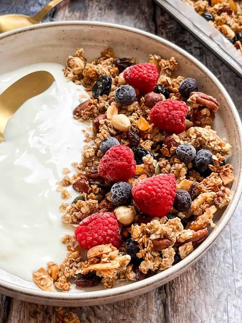 Air Fryer Granola Air Fryer Granola, Stovetop Granola, Blackberry Compote, Granola Clusters, Homemade Trail Mix, Baked Granola, Granola Breakfast, Fruit Compote, Breakfast Routine