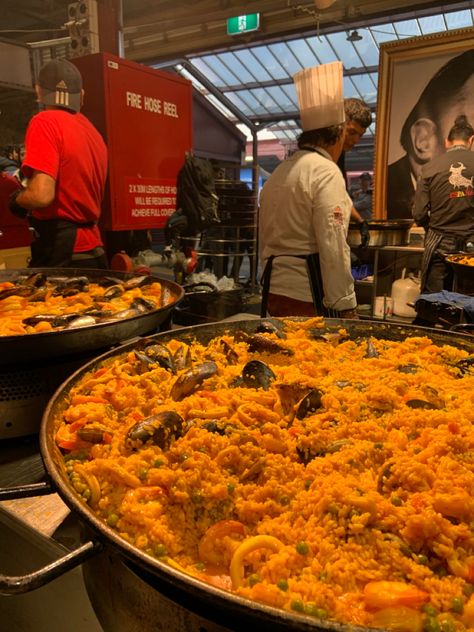 Spanish Street Food, Paella Aesthetic, Morning Manifestation, Spanish Projects, Spanish Paella, Dream Holidays, Street Food Market, Spain Culture, Paella Recipe