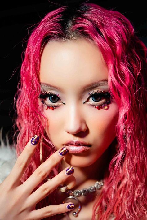 (1) hourly xg chisa on X: "https://t.co/dGX0CQ8Ptx" / X Xg Nails, Xg Makeup, Crazy Photography, Xg Chisa, Unique Makeup, Pink Hair, Girl Group, Lavender, Actresses