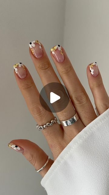 Spring Biab Nails 2024, Uv Nails, Flower Nail Art, Clear Nails, Yellow Nails, Floral Nails, Nail Art Tutorial, Nail Tutorials, Flower Nails