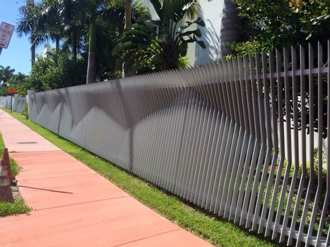 Fence Wall Design, House Fence Design, Modern Fence Design, Paving Design, Dorm Design, Wall Railing, Compound Wall, Fence Screening, Patio Fence