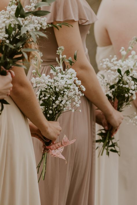 Simple Bridesmaid Flowers Ideas, Simple Wedding Bridesmaid Bouquet, Simple Bridesmaid Bouquets Eucalyptus, Junior Bridesmaids Bouquets, Bride And Bridesmaid Flowers, Single Bridesmaid Flower, Wedding Bouquets Bridesmaids Simple, Wedding No Bouquet, Bridesmaid Bouquet Vs Bride Bouquet