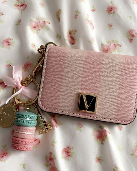 Cute Wallet Aesthetic, Vs Wallet, Victoria Secret Wallet, Victoria's Secret Aesthetic, Secret Wallet, Uni Bag, Tods Bag, Purse Essentials, Handbag Essentials