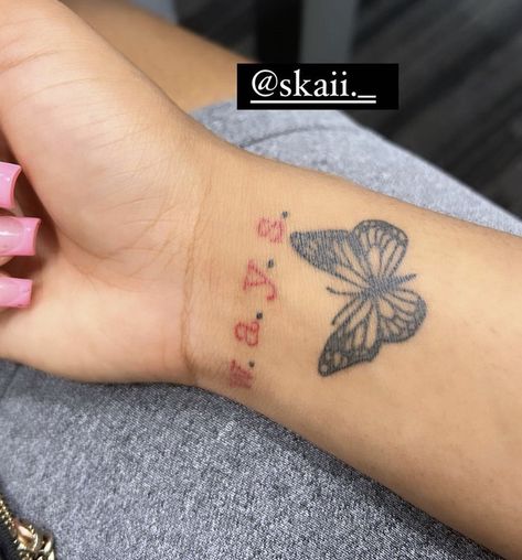 Tattoo Jhene Aiko, Ways Tattoo Jhene Aiko, Ways Tattoo, Small Girly Tattoos, Pretty Hand Tattoos, Small Pretty Tattoos, Black Girls With Tattoos, Spine Tattoos For Women, Tattoos For Black Skin