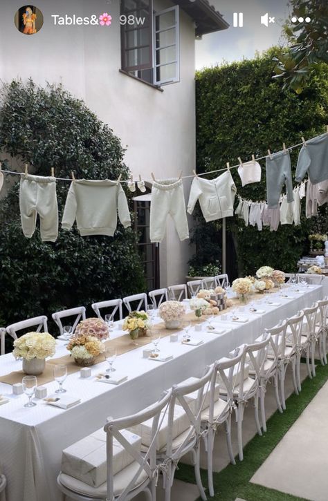 Backyard Baby Shower Seating, Aesthetic Babyshowers, Ikea Baby Shower, Summer Picnic Baby Shower Ideas, Baby Shower Long Table Set Up, Baby Shower Inspo Gender Neutral, Back Yard Baby Shower Diy, Romantic Baby Shower Ideas, Picnic Themed Baby Shower Ideas