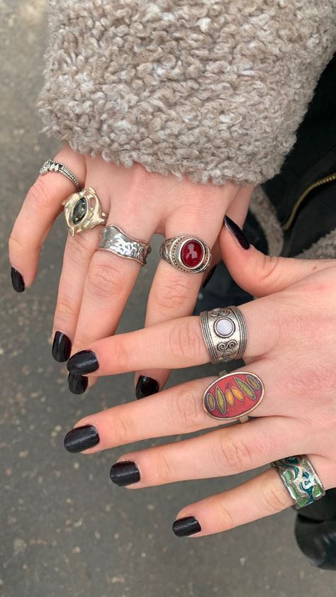 cute vintage rings old fashion jewelry accessories design Hand For Rings, Mixed Metals Rings On Hand, Rings Arrangement On Hand, Western Ring Stack, Metal Mixing Jewelry, Mood Ring Aesthetic, Rings Aesthetic Chunky, Phoebe Rings, Gold And Silver Rings Mixed On Hand