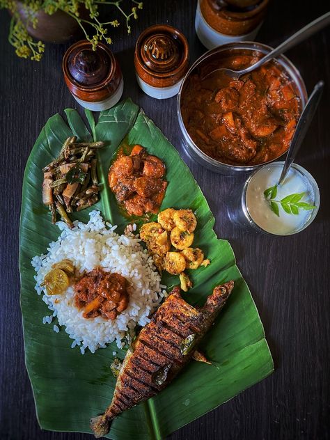 Variety of Cooked Food on Banana Leaf · Free Stock Photo Kerala Cuisine Photography, Kerala Meals Photography, Caribbean Food Photography, Kerala Food Photography, African Food Photography, Kerala Dishes, Kerala Cuisine, Fish Fries, Village Cooking