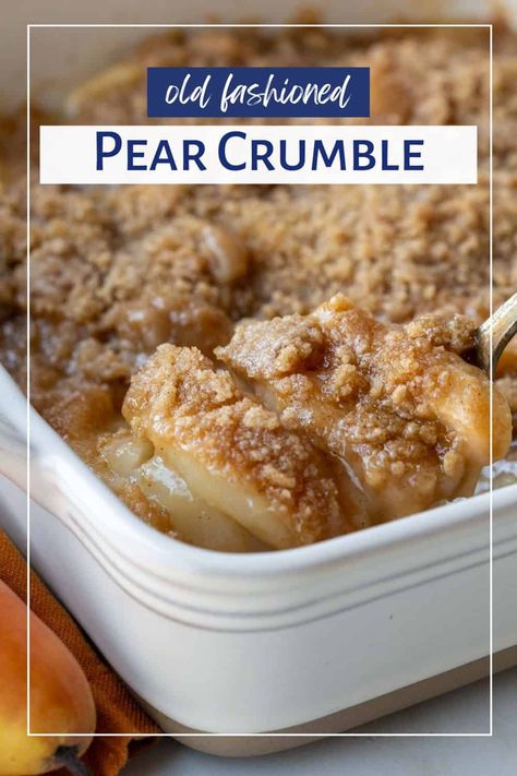 Pear Crumble is a warm and comforting fall dessert that uses plenty of fresh pears. It's topped with a cinnamon streusel and baked to perfection. Fresh Pear Dessert Recipes Easy, Fresh Pear Recipes, Pear Cobbler Recipe, Pear Crumble Recipe, Pear Recipes Easy, Blueberry Crumble Recipes, Vintage Desserts, Pear Dessert Recipes, Fresh Fruit Desserts