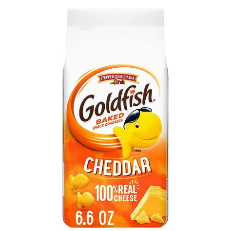 Serve up a snack the whole family will enjoy with Pepperidge Farm Goldfish Cheddar Cheese Crackers, the fun, fish-shaped snack crackers with a smile. These baked cheese snacks are made with ingredients you can feel good about, including 100% real Cheddar cheese and no artificial flavors or preservatives. The great taste and fun, bite-sized shape of Goldfish crackers make them the perfect at-home or on-the-go snacks for kids and adults. This 6.6-ounce bag contains roughly 6 satisfying servings an Walmart Snacks Ideas, Corner Store Snacks, Png Snacks, Kids Lunch Snacks, Dance Necessities, Grocery Snacks, Aesthetic Snacks, Snacks Png, Goldfish Snack