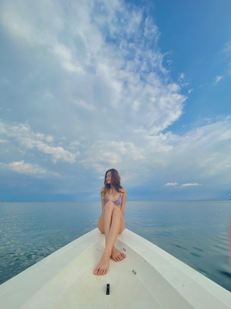 Kayak Poses Photo Ideas, Boracay Pose, Kayak Pictures Ideas, Kayak Pose, Fun Beach Pictures, Kayak Pictures, Lego Flowers, Beach Photo Inspiration, Beach Selfie