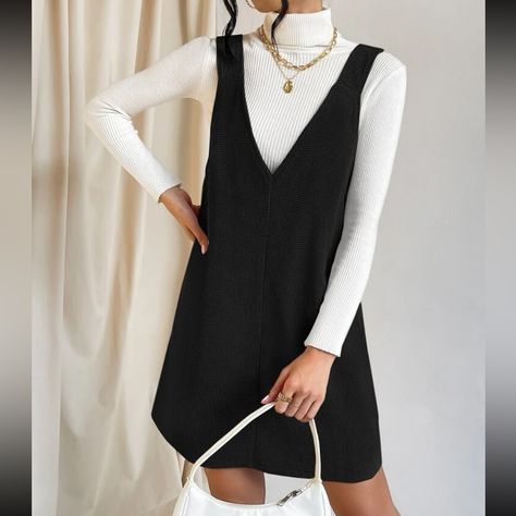 Work Outfits Frauen, Outfit Elegantes, Business Casual Outfits For Work, Stylish Work Outfits, Pinafore Dress, Casual Work Outfits, Dress For Short Women, White Sweater, Work Outfits Women