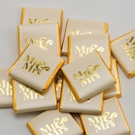 Powder Milk, Creative Wedding Favors, Gold Wedding Favors, Chocolate Wedding Favors, Whey Powder, Wedding Chocolate, Wedding Sweets, Chocolate Gold, Chocolate Favors