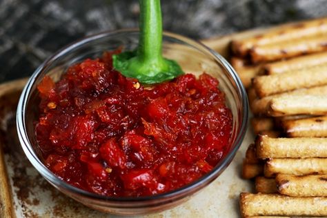 Bell Pepper Relish, Pepper Relish Recipe, Spicy Relish, Red Bell Pepper Recipes, Red Pepper Relish, Bell Pepper Recipe, Hot Pepper Relish, Ww Lunch, Sandwich Healthy