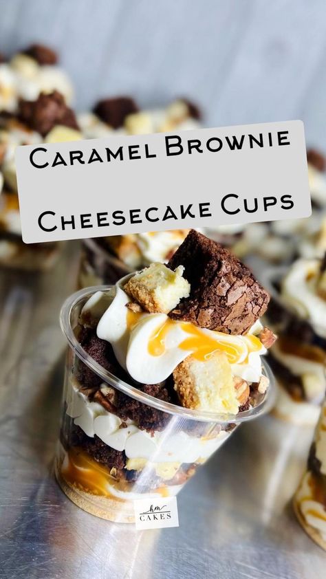 Caramel Brownie Cheesecake, Dessert Shooters Recipes, Cup Inspiration, Dessert Cups Recipes, Mason Jar Desserts, Cheesecake Brownie, Dessert Shooters, Mini Dessert Cups, Plats Healthy