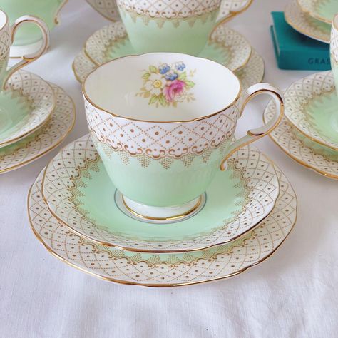 New arrival 💚 A very pretty Paragon tea set in pastel green with sweet hand coloured roses and forget-me-nots inside the cup and to the centre of the saucers and plates. £120 💚 #vintagechinaforsale #paragonporcelain #vintagestyle #vintagechina #vintagedecor #vintageshop #paragon #vintage #vintagechinacollector Coloured Roses, Forget Me Nots, The Cup, Pastel Green, Vintage China, Hand Coloring, Tea Set, Vintage Decor, New Arrival