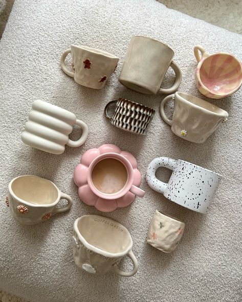 Mug Collection Aesthetic, Cute Mugs Aesthetic, Coffee Mug Aesthetic, Mugs Aesthetic, Mugs Collection, Soft Minimalism, Miss Match, Dream Apartment Decor, Pretty Cups