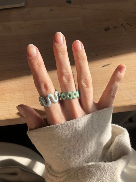 Clay Jewelry Diy Ring, Clay Ring Designs, Diy Clay Rings Tutorials, Ceramic Rings Jewellery, Fimo Clay Rings, How To Make Clay Rings, Diy Clay Rings Aesthetic, Nailpolish Rings, Handmade Rings Clay