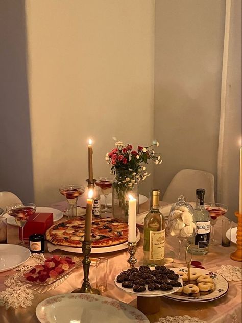 Relaxed Dinner Party, Valentines Dinner Party Aesthetic, Eclectic Dinner Party, Dark Academia Dinner Party, Indie Christmas Aesthetic, Galentines Party Decor Aesthetic, Fancy Dinner Party Aesthetic, Fairy Dinner Party, Galentines Party Aesthetic