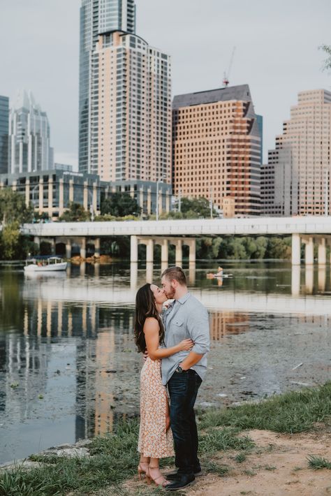 Zilker Park Austin, Engagement Photos Locations, Austin Engagement Photos, Texas Engagement Photos, Engagement Photos Downtown, Texas Elopement, Austin Skyline, Zilker Park, Austin Photography