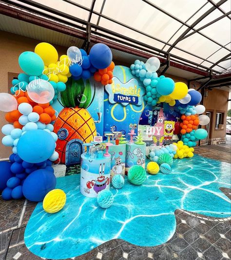 Birthday Themes Pool Party, Spongebob Backdrop Ideas, Spongebob Birthday Party Centerpieces, Spongebob Balloon Decorations, Spongebob Halloween Decorations, Spongebob Party Decorations Ideas, Spongebob Squarepants Party Decorations, Sponge Bob Themed Birthday Party Ideas, Spongebob 1st Birthday Party Ideas