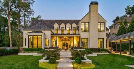 Offering nearly 11,000 square feet of resort-style living, this spectacular custom mansion is pending sale after hitting the market for $5.75 million in Atlanta, Georgia. Atlanta Mansions, Mansion Modern, Cozy Sitting Area, Custom Range Hood, Nice Homes, Keeping Room, Modern Mansion, Modern Houses Interior, Transitional Modern