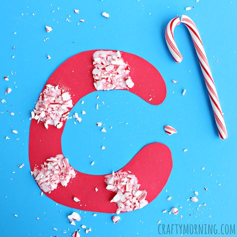 Here's a fun letter christmas craft for kids to do - C is for crushed candy cane. This is perfect for preschoolers or toddlers. Candy Cane Craft, Diy Christmas Napkins, Letter C Crafts, Crushed Candy Cane, Preschool Creative Art, Fingerprint Crafts, Candy Cane Crafts, Crafty Morning, Alphabet Letter Crafts