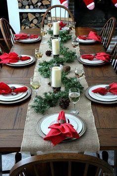 Table Deco Dinner Simple, Christmas Dining Table, Christmas Dinner Table, Christmas Table Centerpieces, Food Party, Small Kitchens, Food Dinner, Christmas Tablescapes, Indoor Christmas Decorations