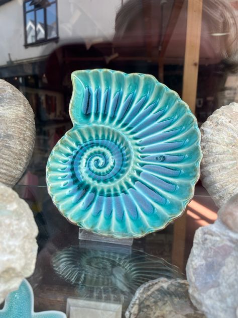 Blue Pottery Aesthetic, Pottery Beach Theme, Beach Ceramic Ideas, Beach Themed Pottery, Cool Ceramics Projects Ideas, Das Modelling Clay Ideas, Ocean Pottery Ideas, Ocean Inspired Ceramics, Beachy Ceramics