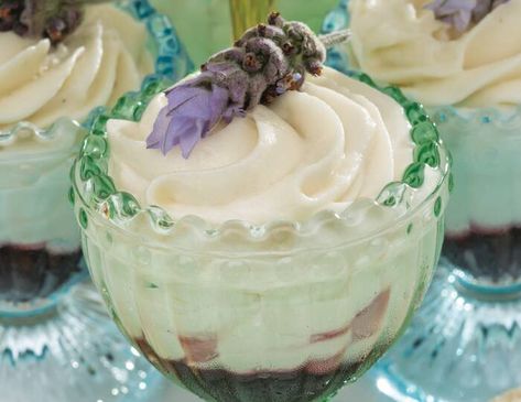 Lavender Mousse Recipe, Lavender Mousse, Lavender Tiramisu, Fresh Lavender Recipes, Lavender Dessert Recipes, Drunken Desserts, Lavender Dessert, Lavender Recipes, Souffle Recipes