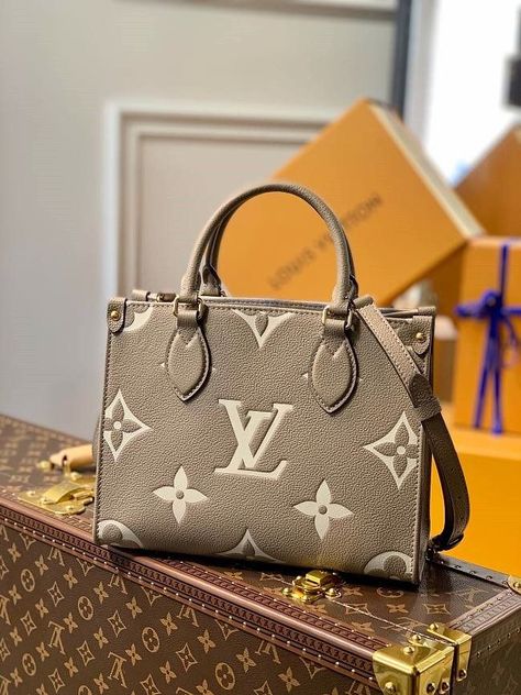 Louis Vuitton ONTHEGO Small Tote Beige Style: M45779 Size: 25x9x11.5cm Lv On The Go, Lv Bags, Designer Totes, Luxury Purses, Luxury Bag, Bag Collection, Small Tote, Vuitton Bag, Hermes Bag