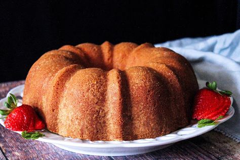 Old School Butter Pound Cake | Just A Pinch Recipes Butter Pound Cake, Sour Cream Pound Cake, Cake Mug, Butter Cake Recipe, Chocolate Bundt Cake, Bundt Cakes Recipes, Monkey Bread, Pound Cake Recipes, Classic Desserts