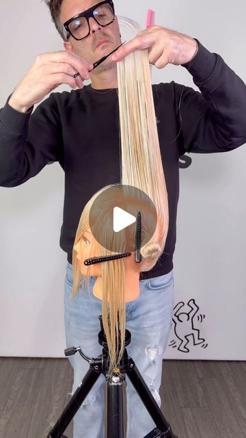 DJ MULDOON on Instagram: "Simple Face Framing Layering (Concave Layers) ⬇️  Here’s a variation of classic Concave Layering getting heavier in the back. The easiest one of them all. Lift up and cut short to long going backwards. Use the round of the head at the frontal area to give you the guide for how steep to cut the angle from front to back. Elevate all sections into the first (to protect your length) Nice and easy. Try it the other way (shorter in the back heavier front) for a different balance of weight.  products used ⬇️ @evopro @evohair #easytiger #shebangabang   Join me in Denver on May 5th for my KDF hands on haircutting workshop. Link in bio.   Work smarter not harder @knowledgedestroysfear   @hairbrained_official @thefactoryhair @evohair @evohairpro  @exalto_professionnel   #hai Front Hair Layers, Concave Layers, Highlight Tutorial, Haircuts For Long Hair With Layers, Work Smarter Not Harder, How To Cut Bangs, The Angle, Smarter Not Harder, Face Framing Layers