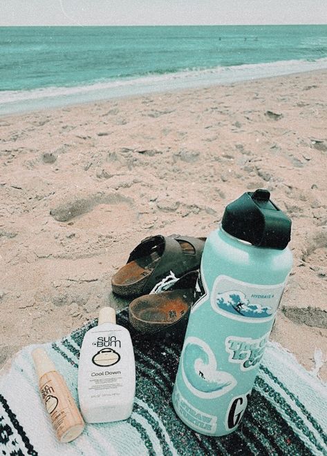 Hydroflask Aesthetic, 2019 Vsco, Surfer Vibes, Aesthetic Water, Girl Surfer, Preppy Vibes, Beachy Aesthetic, Beach Inspo, Vsco Aesthetic