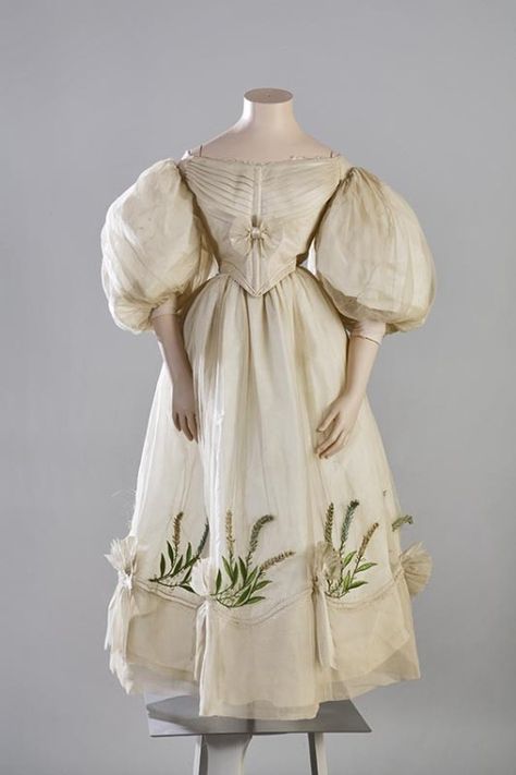 Evening dress, 1830′s From the Turun museokeskus 1830 Dress, 1830s Dress, 1830s Fashion, Romantic Era, Romantic Period, 1800s Fashion, Dress History, 19th Century Fashion, Old Dresses