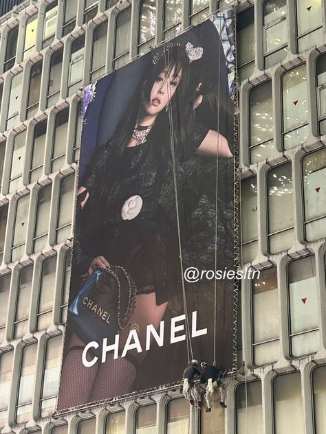 Chanel Jennie, Famous Lifestyle, Jennie Chanel, Fashion Dream Job, Models Backstage, Model Lifestyle, Model Looks, Adventure Aesthetic, Model Aesthetic