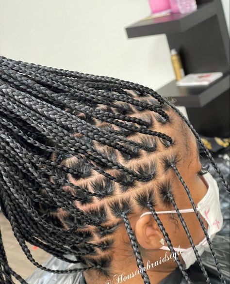 Extra Flat Knotless Braids, Smeduim Knotless, Straight Knotless Braids, Knotless Braid Parting, Braid Parting, Braids Straight Hair, Braid Sizes, Yarn Braids Styles, Small Knotless Braids